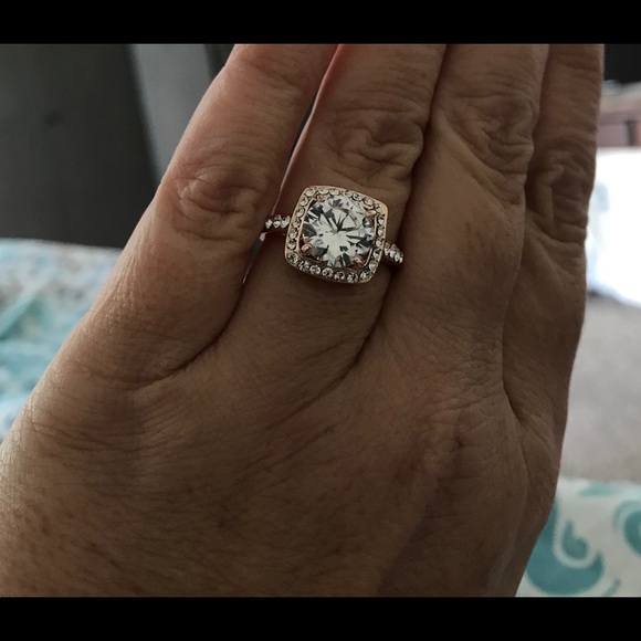 Ring with Swarovski Crystal - Picture 2 of 4